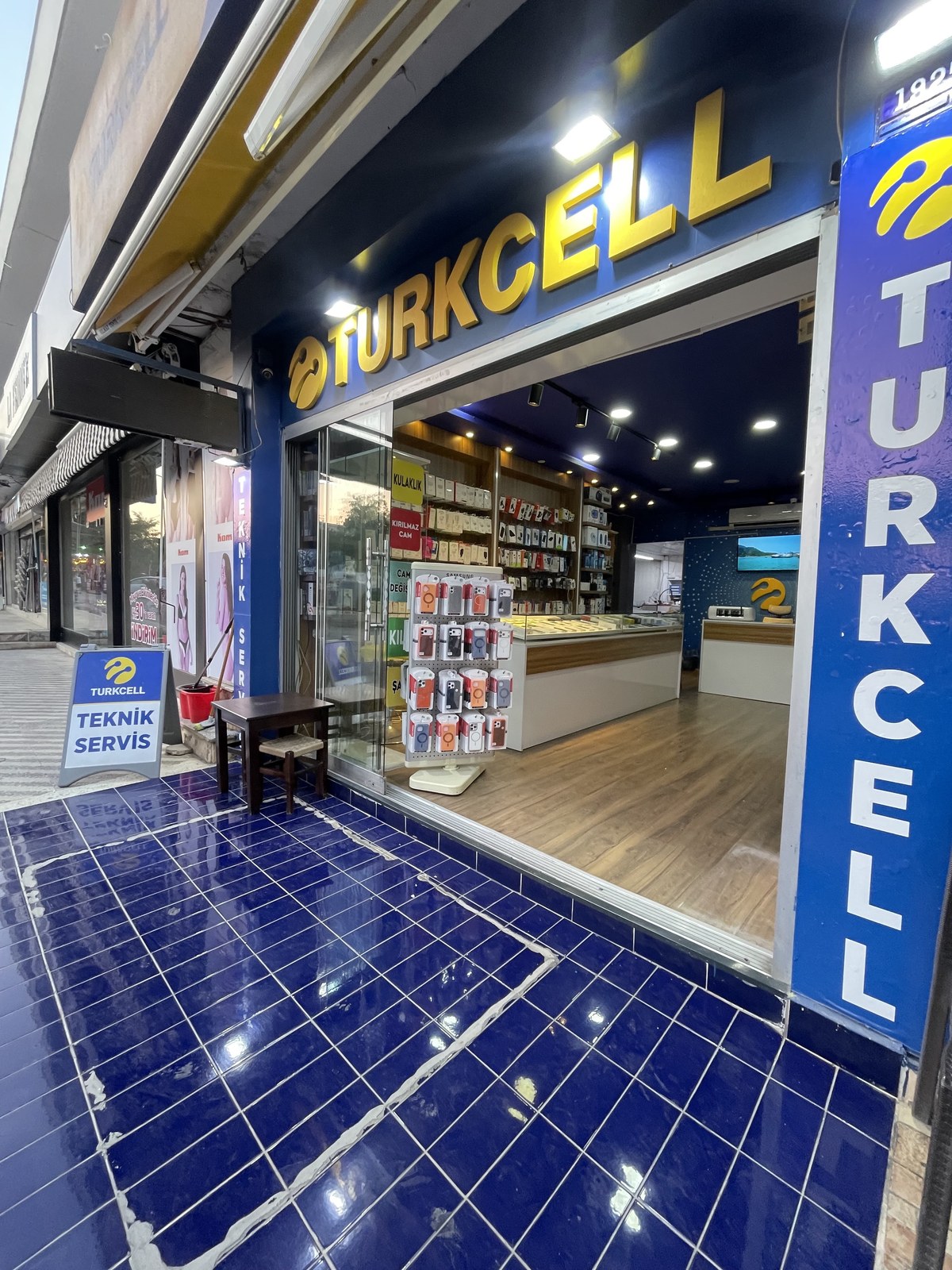 Ekol Cadde — Didim telefoncu: Turkcell yetkili bayi ve teknik servis vitrini, Atatürk Bulvarı
